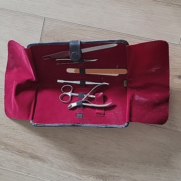 Manicure set - Picture 1 of 7
